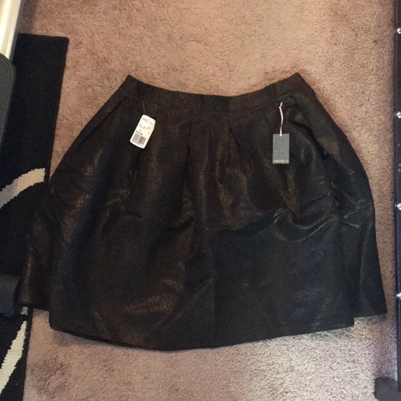 Dresses & Skirts - Forever 21 Black/gold skirt